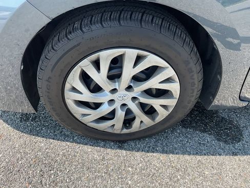 Used 2017 Toyota Corolla LE w/ Carpet Mat Package (TMS) FWD image 5