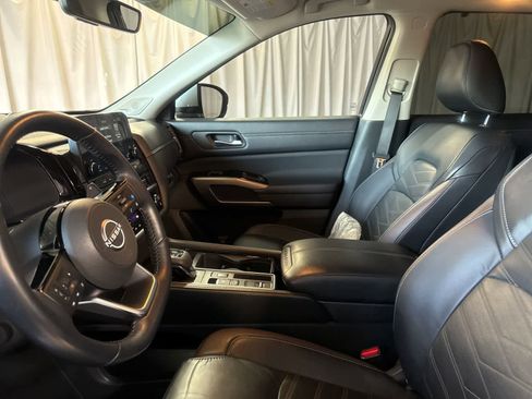 Used 2023 Nissan Pathfinder Platinum FWD image 21