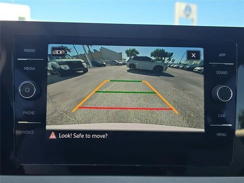 Used 2025 Volkswagen Taos SE image 19