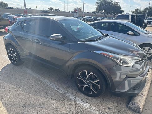 Used 2018 Toyota C-HR XLE image 2