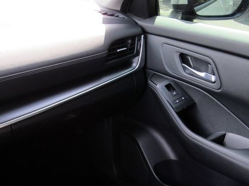 Certified 2024 Nissan Rogue SV FWD image 20