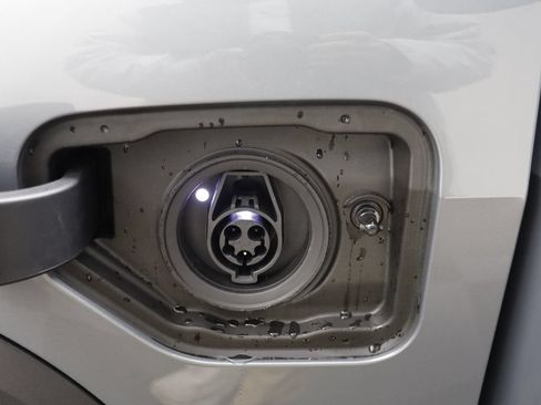 New 2026 BMW X5 xDrive50e w/ Climate Comfort Package AWD/4WD image 7