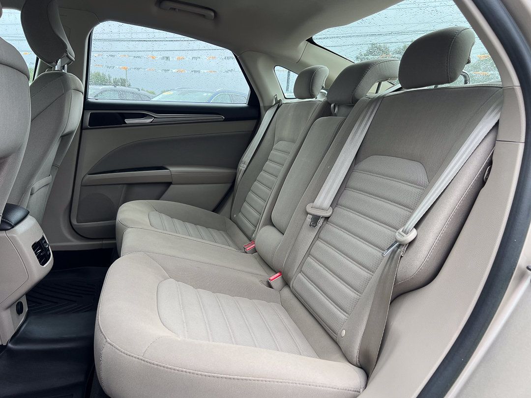 Used 2018 Ford Fusion SE FWD image 24