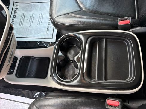 Used 2019 Chrysler Pacifica Touring-L FWD image 25