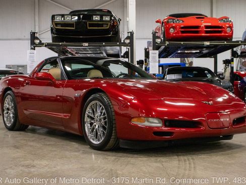 Used 1999 Chevrolet Corvette Coupe w/ Memory Pkg image 11