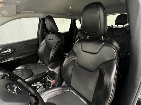 Used 2019 Jeep Cherokee Latitude Plus FWD image 13