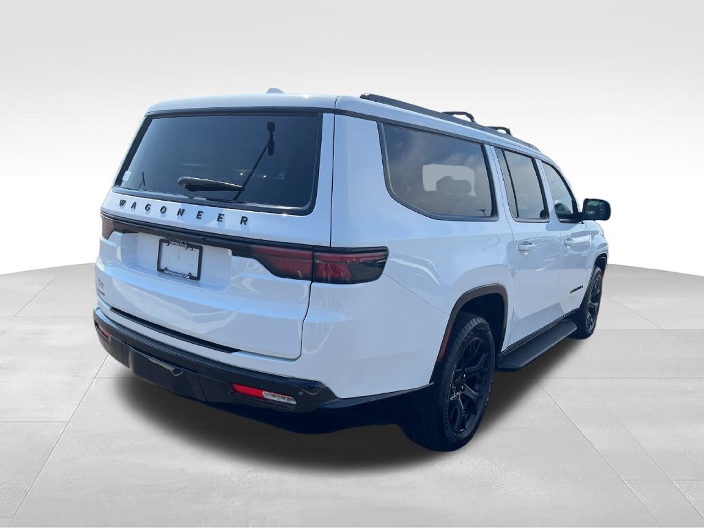 Used 2023 Jeep Wagoneer L Series II AWD/4WD image 5