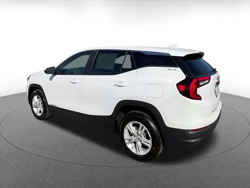 Used 2024 GMC Terrain SLE FWD image 10
