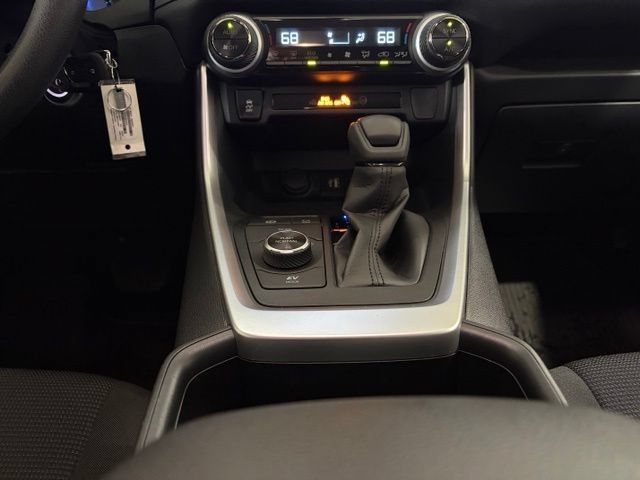Used 2025 Toyota RAV4 LE AWD/4WD image 20