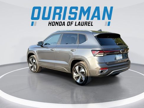 Used 2025 Volkswagen Taos SE AWD/4WD image 6