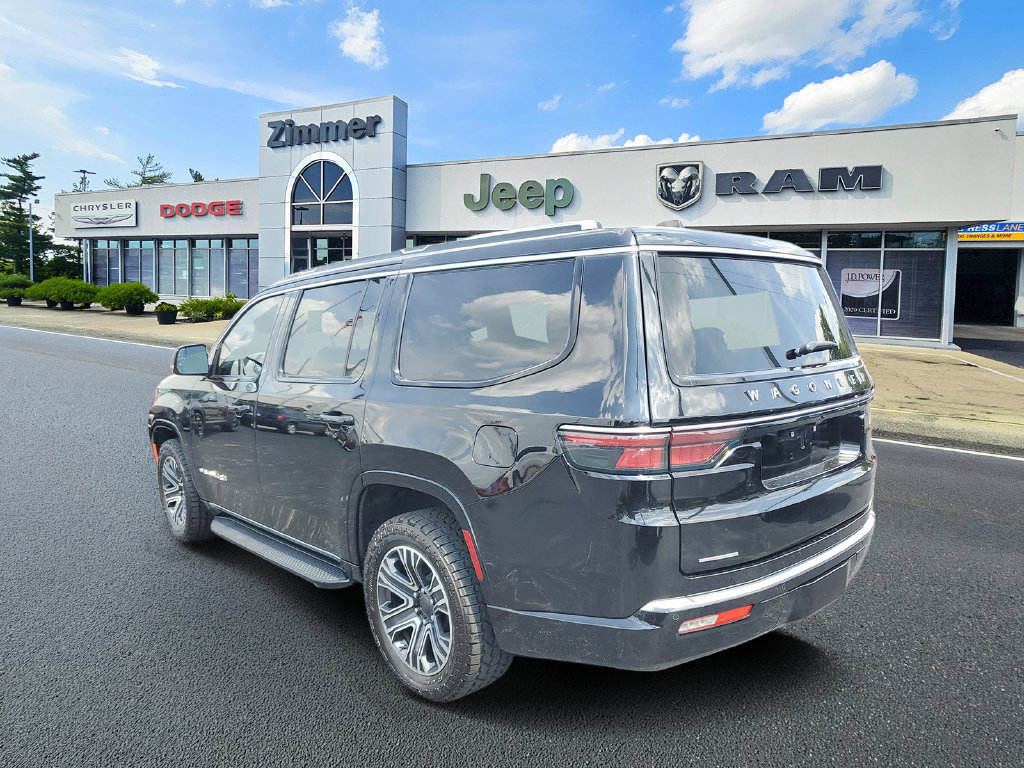 Used 2023 Jeep Wagoneer 4WD w/ Premium Group I image 3