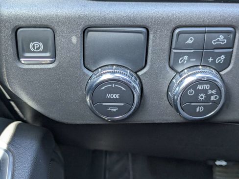 Used 2025 GMC Sierra 1500 SLT RWD image 13