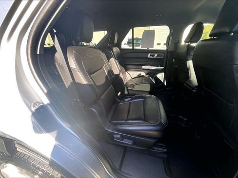 Used 2023 Ford Explorer XLT w/ Equipment Group 202A AWD/4WD image 22