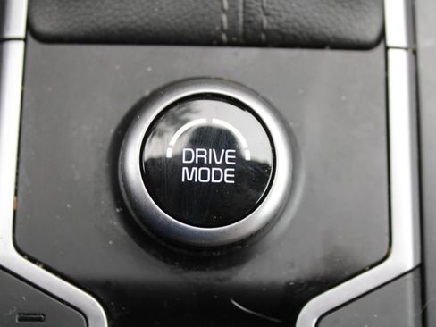 Certified 2025 Kia Sorento S w/ Panoramic Sunroof Package image 36