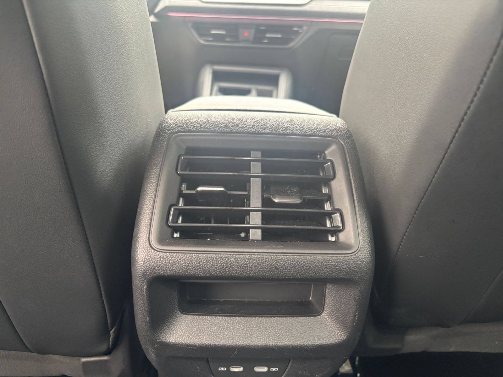 Used 2026 Volkswagen Tiguan SE FWD image 24