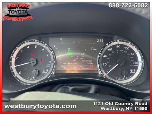 Used 2024 Toyota Highlander XLE image 29