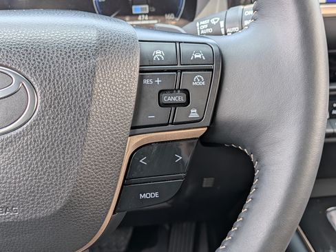 Certified 2025 Toyota Crown Signia AWD/4WD image 29