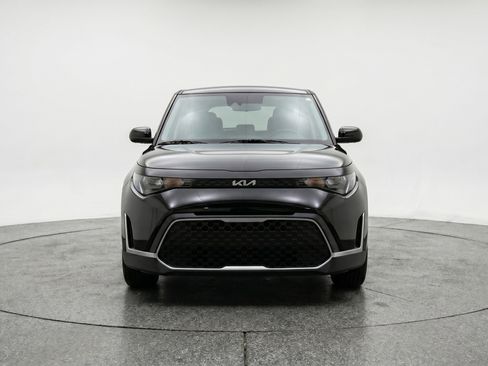 Used 2025 Kia Soul LX FWD image 2