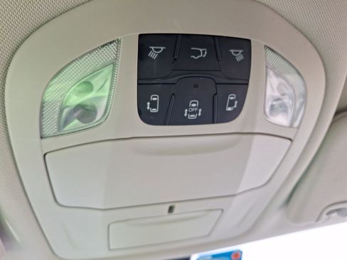 Used 2020 Chrysler Voyager Lxi image 28