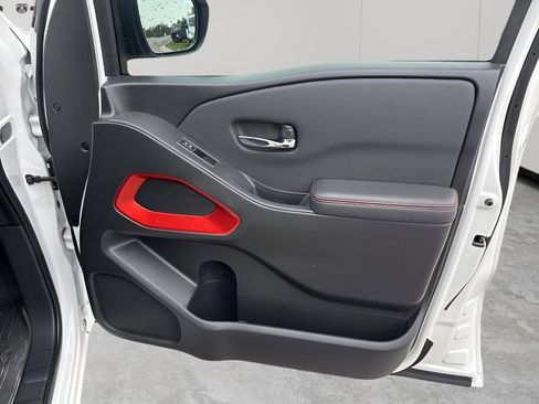 Used 2024 Nissan Frontier PRO-4X w/ Pro Convenience Package image 12