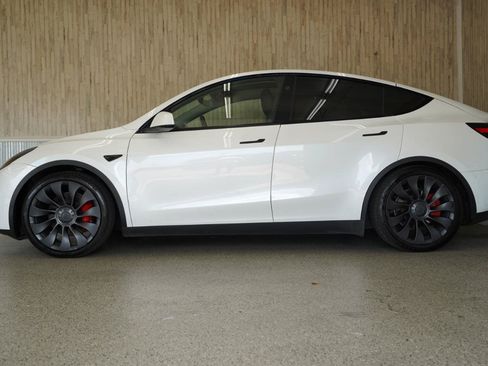 Used 2024 Tesla Model Y Performance AWD/4WD image 5