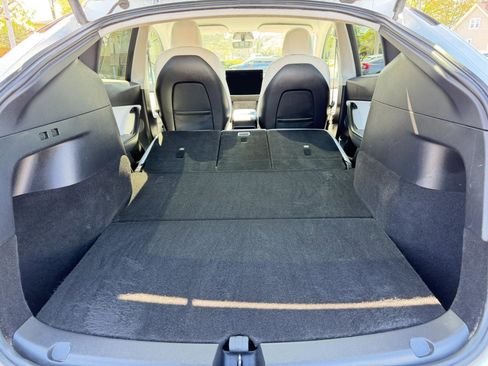 Used 2021 Tesla Model Y Long Range image 34
