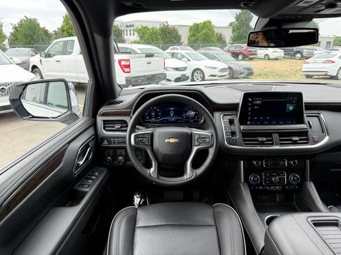Used 2023 Chevrolet Suburban Premier AWD/4WD image 28
