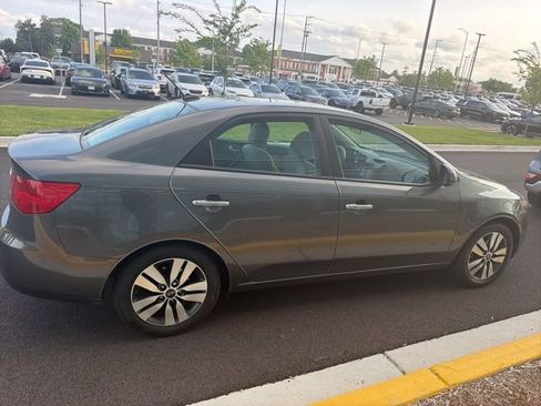 Used 2013 Kia Forte EX w/ Tech Pkg FWD image 9
