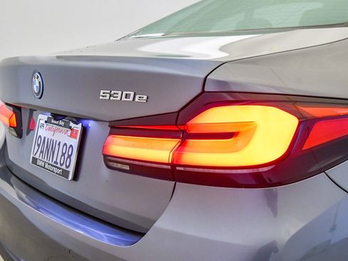 Certified 2022 BMW 530e w/ Premium Package image 12