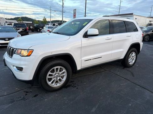 Used 2020 Jeep Grand Cherokee Laredo AWD/4WD image 4