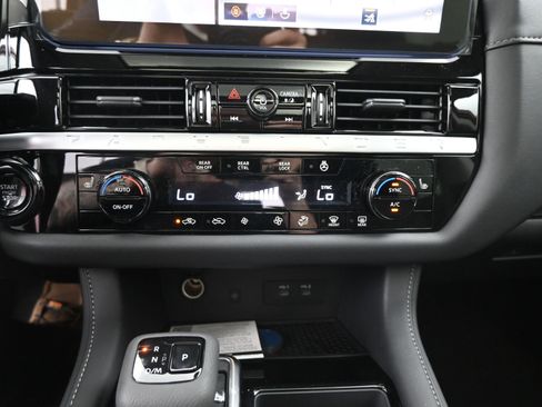 New 2026 Nissan Pathfinder SL AWD/4WD image 17