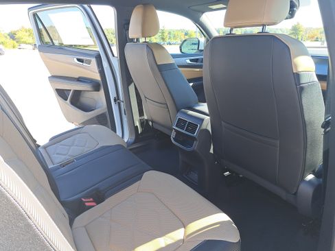 New 2026 Volkswagen Atlas Cross Sport SE image 11