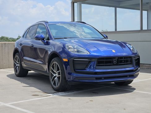 Certified 2026 Porsche Macan AWD/4WD image 10