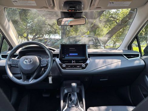 Used 2025 Toyota Corolla LE FWD image 31