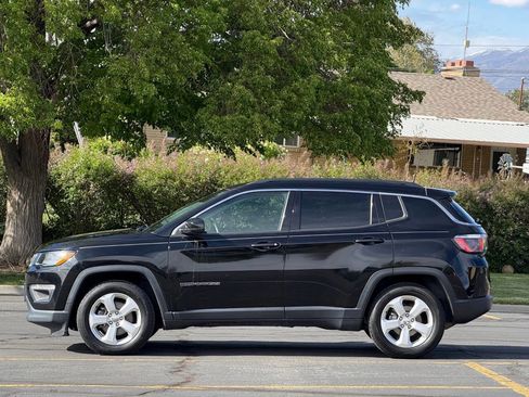 Used 2018 Jeep Compass Latitude w/ Popular Equipment Group FWD image 8