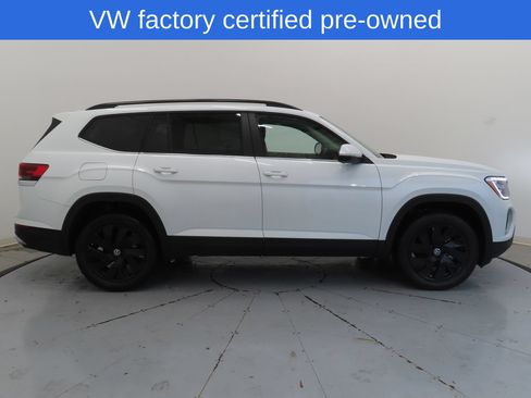 Certified 2026 Volkswagen Atlas SE FWD image 2