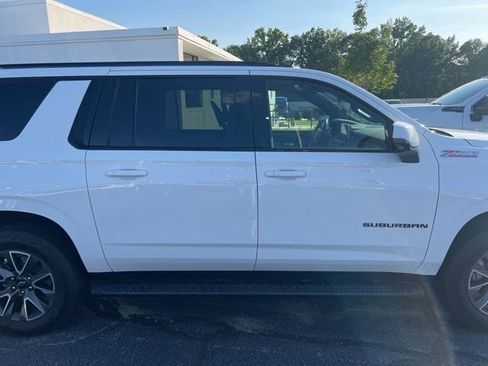 Used 2024 Chevrolet Suburban Z71 w/ Luxury Package AWD/4WD image 3