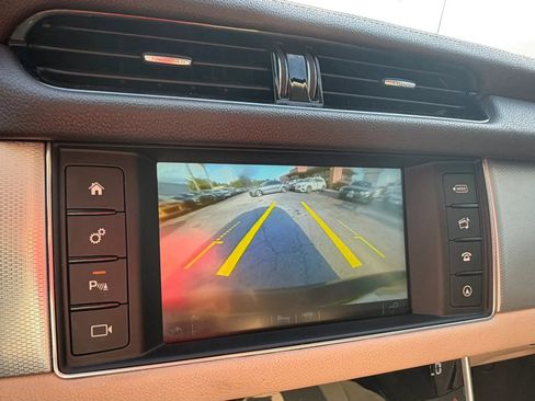 Used 2016 Jaguar XF Premium RWD image 20
