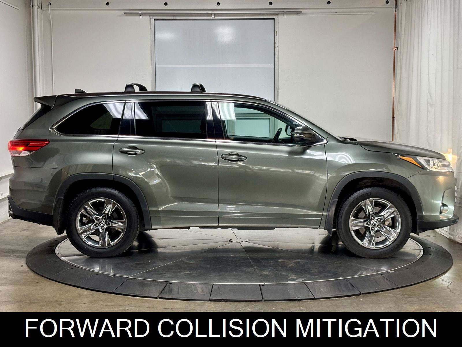 Used 2019 Toyota Highlander Limited Platinum AWD/4WD image 11