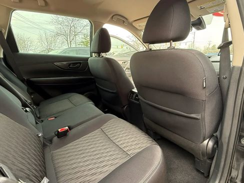 Used 2019 Nissan Rogue S image 11