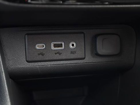 Used 2022 Buick Encore GX Essence w/ Experience Buick Package image 24