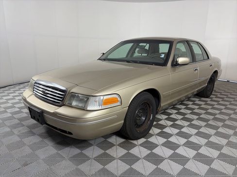 Used 1999 Ford Crown Victoria RWD image 3