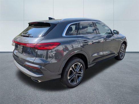 New 2025 Audi Q5 Premium w/ Convenience Package image 3