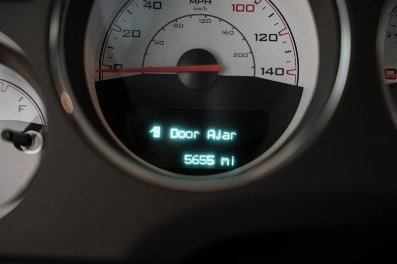 Used 2014 Dodge Challenger SXT RWD image 18