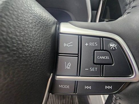 Used 2024 Toyota Highlander Limited image 11