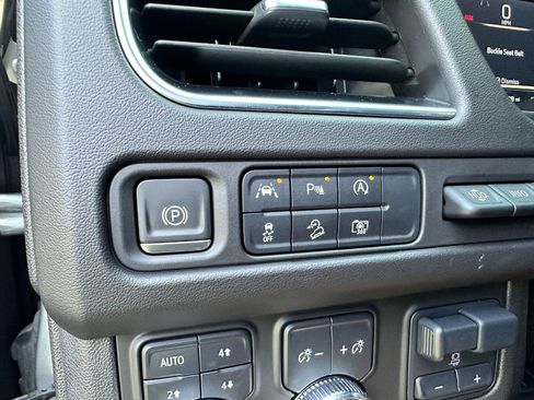 Used 2024 GMC Yukon AT4 w/ Technology Package AWD/4WD image 43