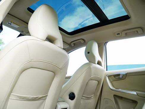 Used 2015 Volvo XC60 T5 Platinum image 27
