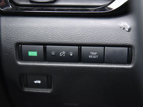 Used 2024 Nissan Sentra SV image 28