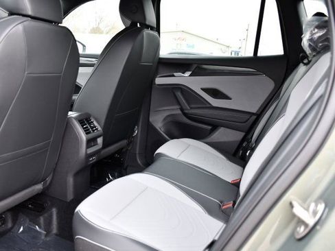 New 2026 Volkswagen Tiguan SE R-Line FWD image 18