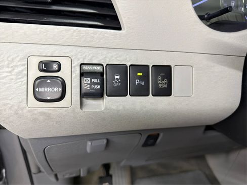 Used 2013 Toyota Sienna XLE w/ Entertainment Pkg image 30